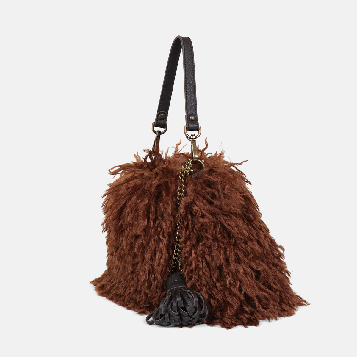 Bolso hobo mini Caniche CUIROTS visto de lado, con el pompón de piel y cadena
