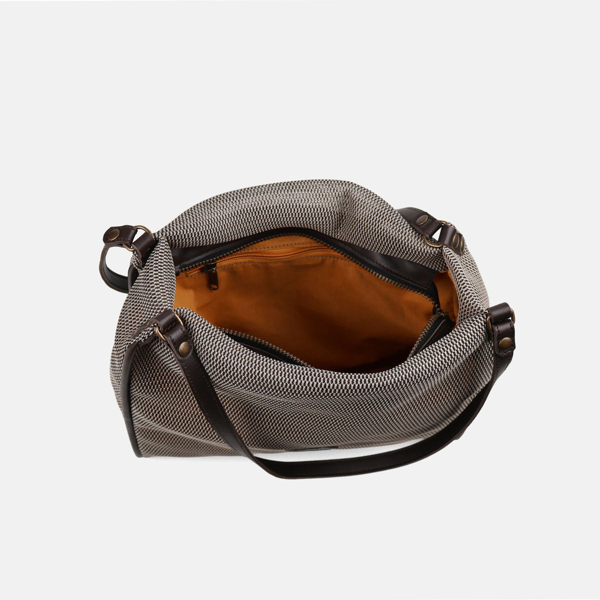 Shopper Treck de rejilla en color beige, detalle del ribeteado