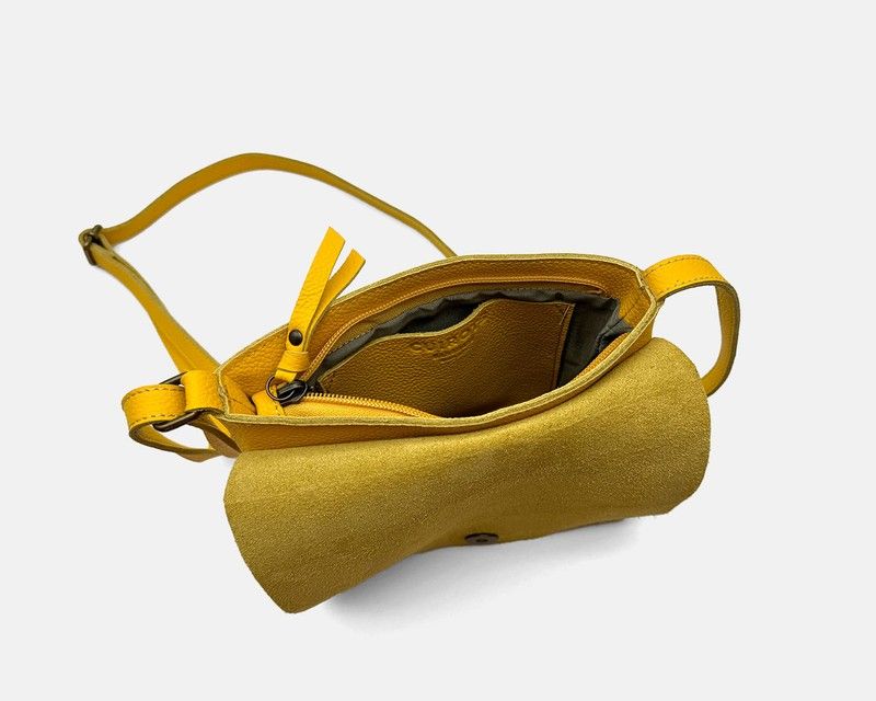 Bandolera con solapa pequeña CUIROTS Seta de piel