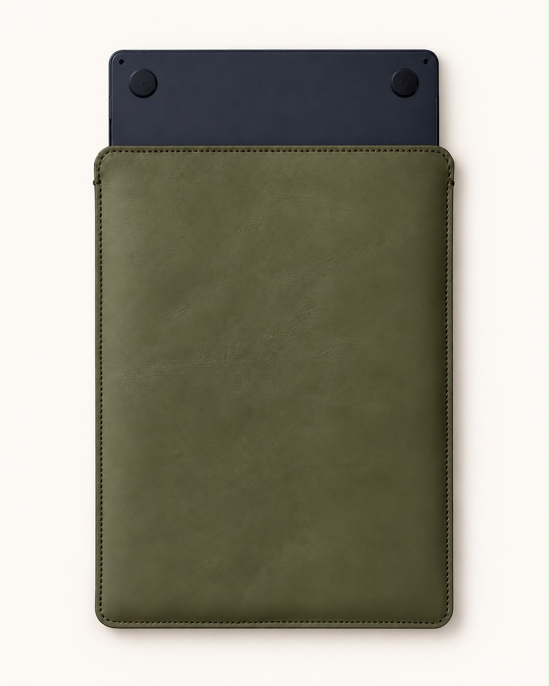 Funda de piel para Mac en color kaki, vista frontal