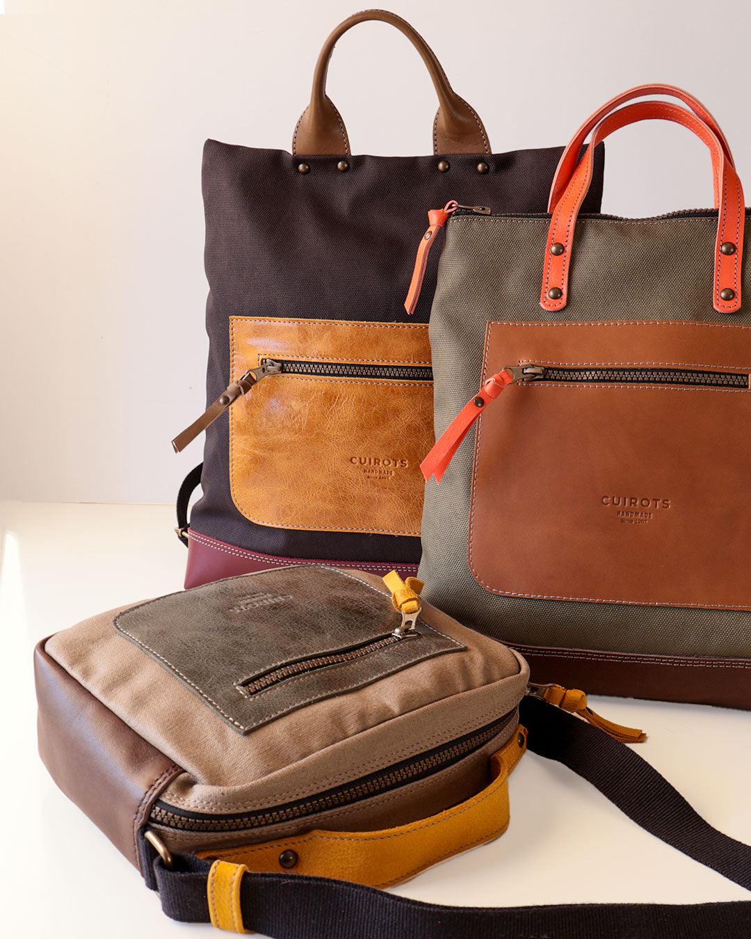 Bolsos de la colección Trend de lona y piel: mochilas y bandolera en varios colores