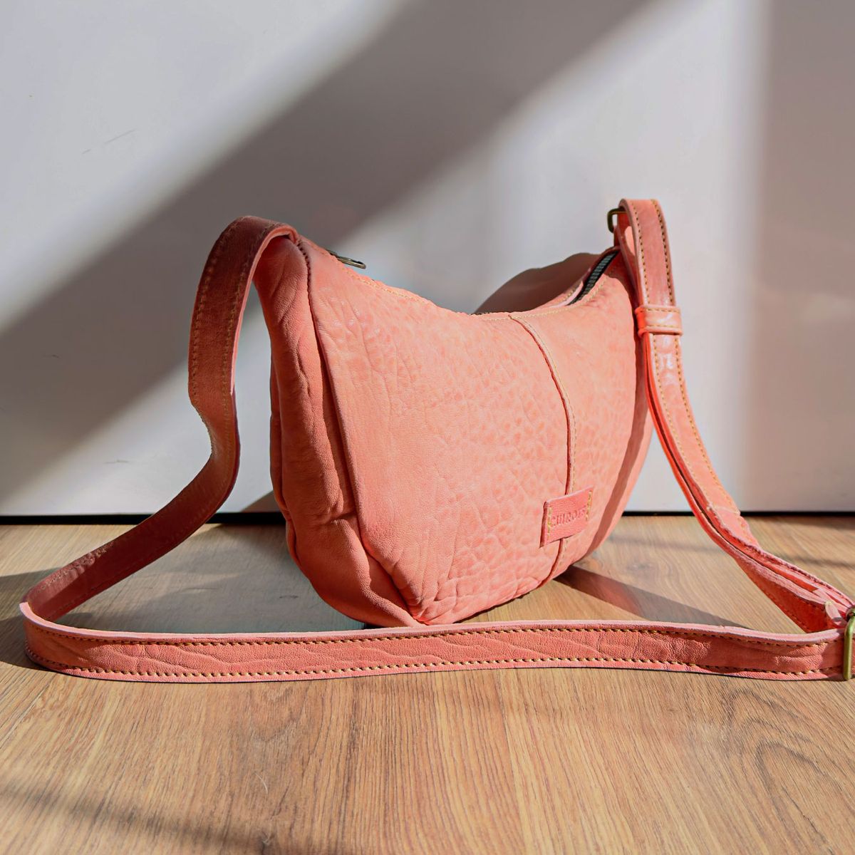 Bandolera media luna CUIROTS Australia de piel