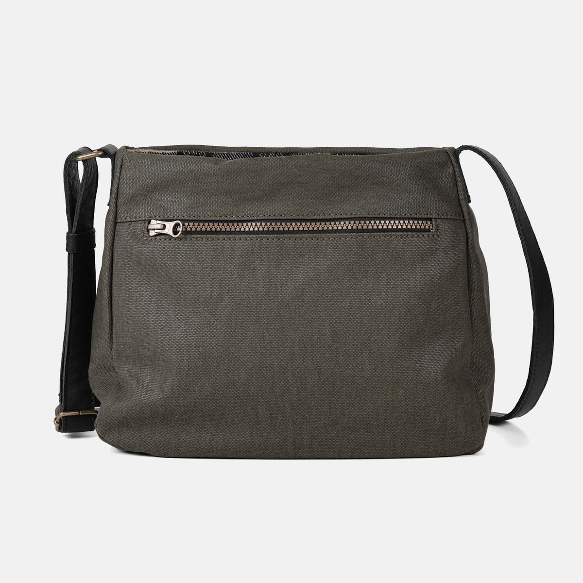 Bolso bandolera Barbour en color kaki, detalle del bolsillo delantero