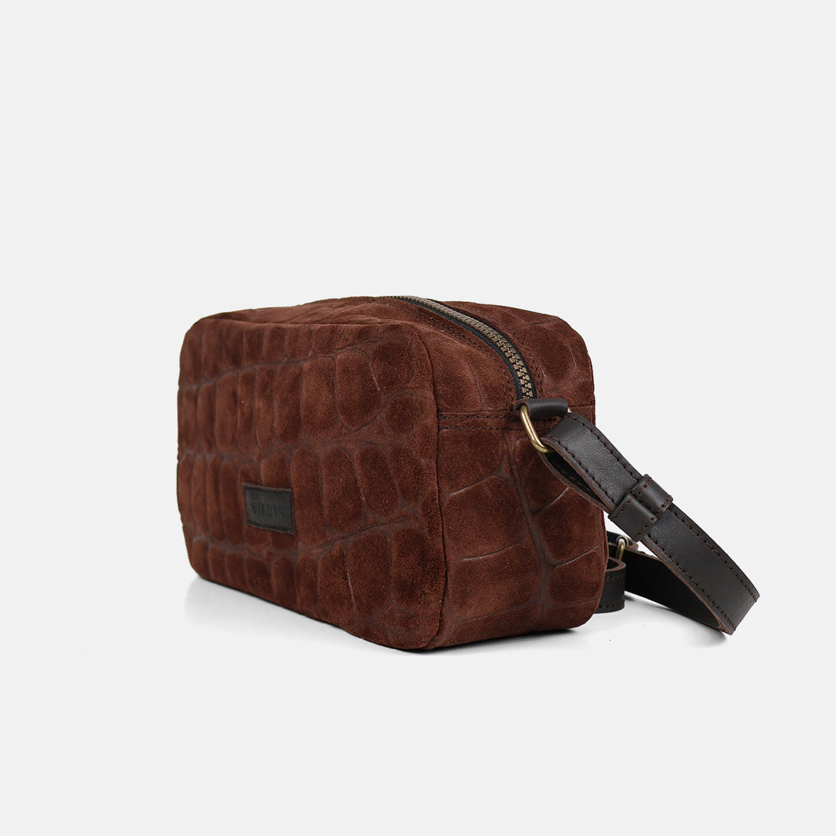 Bolso bandolera Coco de serraje en color testa, vista de tres cuartos con asa