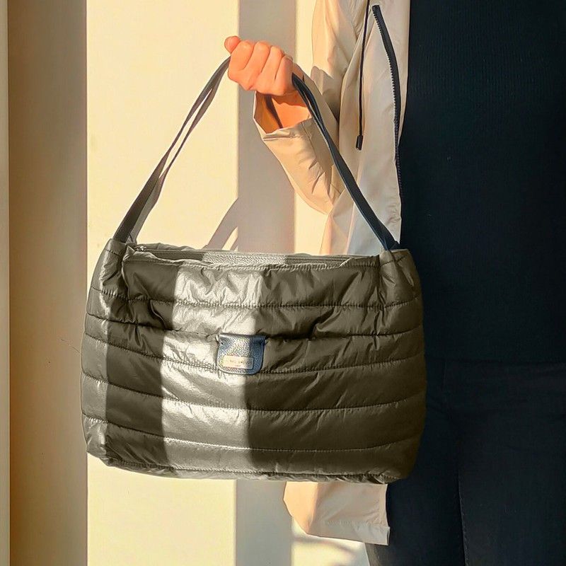 Bossa d'espatlla Shopper CUIROTS Puffer encoixinada