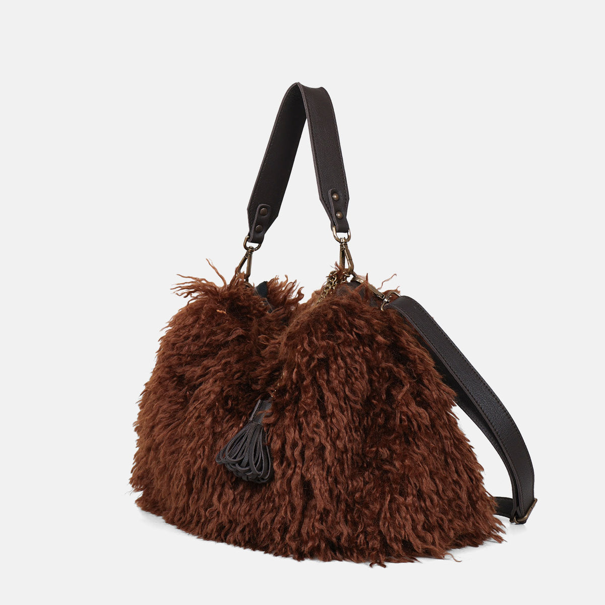 Bolso hobo y bandolera Caniche CUIROTS visto de lado, con asa ancha y asa de bandolera