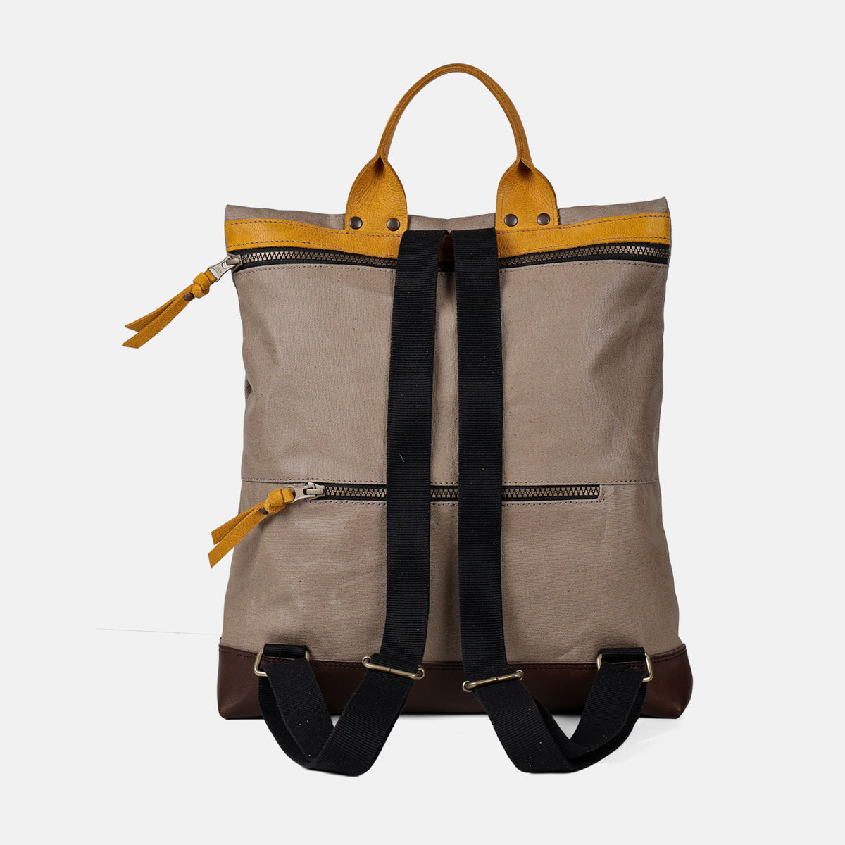 Mochila antirrobo Trend en color taupe, vista trasera con la cremallera antirrobo y el bolsillo trasero